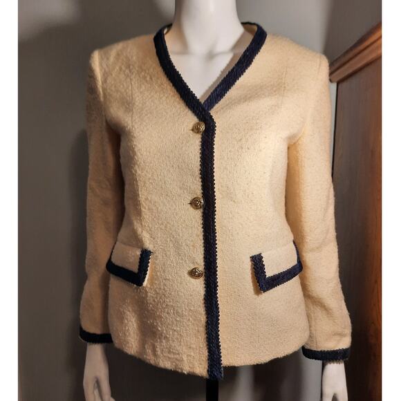 VINTAGE Woolmark Cream Wool Bouclé Jacket w/ Navy Trim & Gold Crest Buttons 10 - Picture 1 of 14